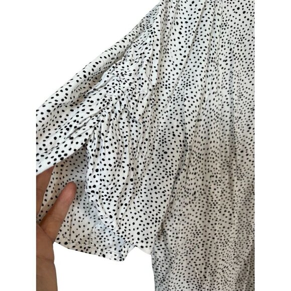 Torrid Women Top Size 5X White Round Neck Black Polka Dot Ruched Sleeve Plus 28 - Picture 3 of 12